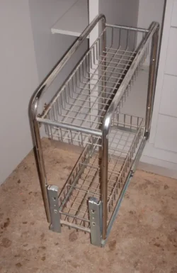 Aceitera metálica extraíble en módulo de madera