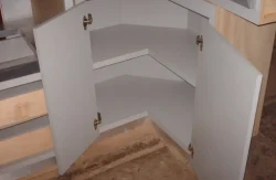 Rincón inferior con puertas de apertura 180 grados